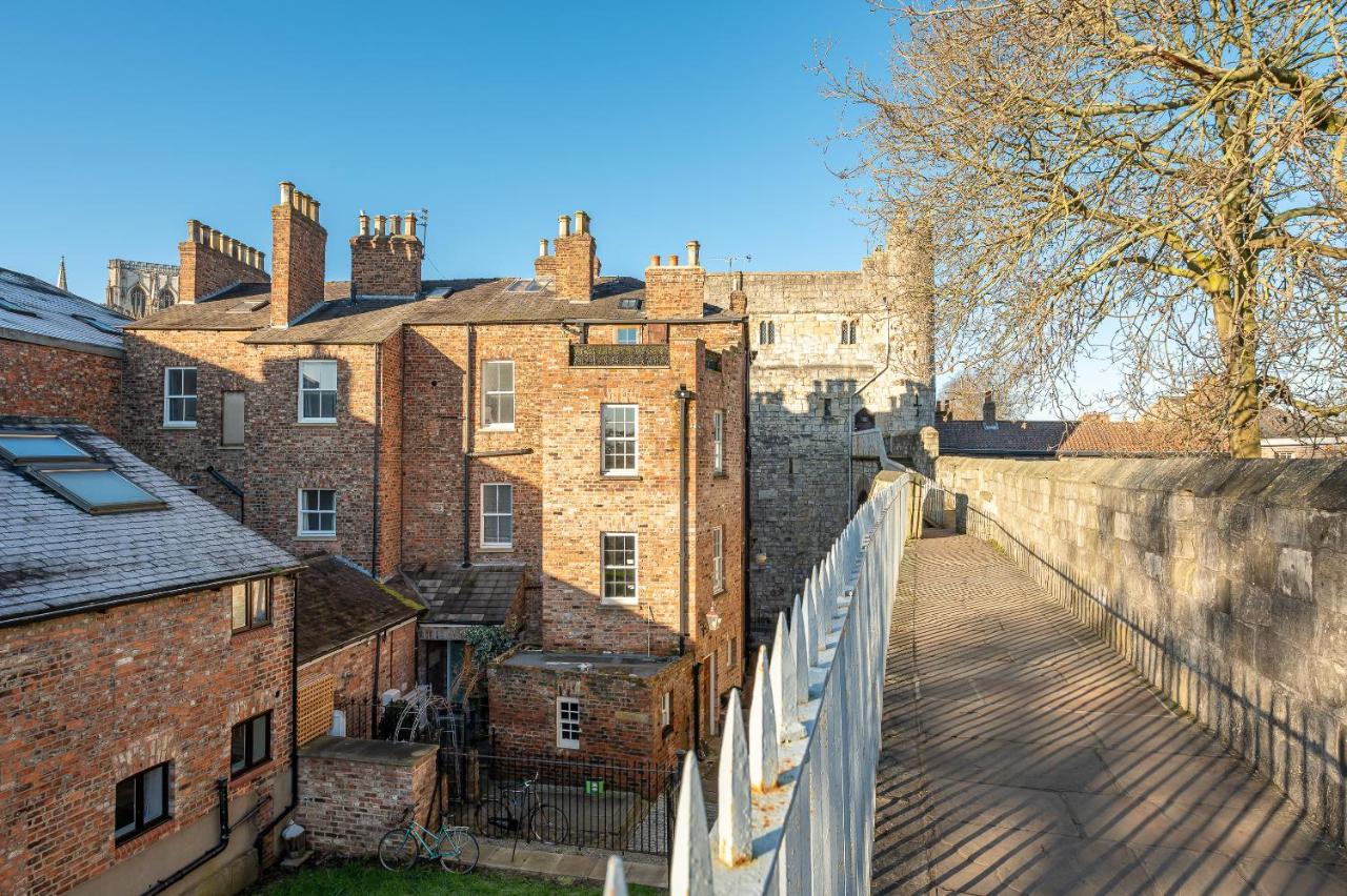 Roman Walls View York Extérieur photo