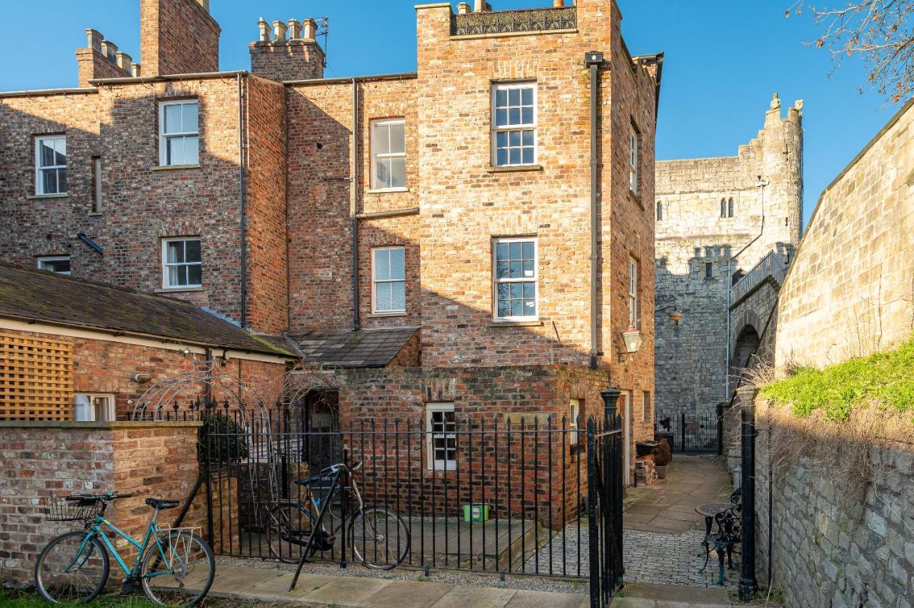 Roman Walls View York Extérieur photo