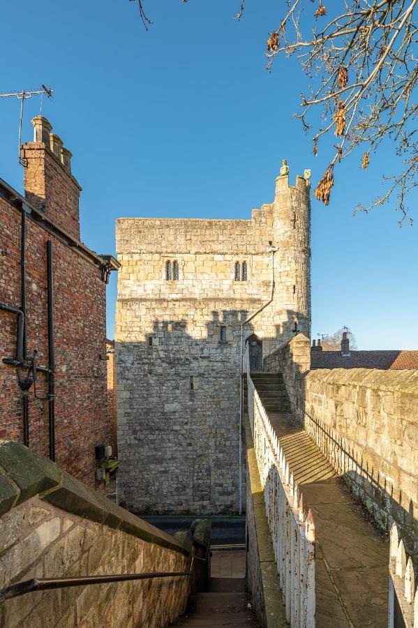 Roman Walls View York Extérieur photo
